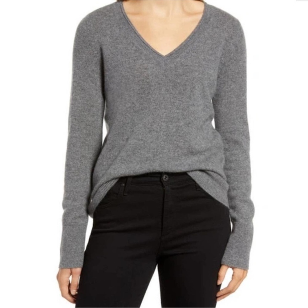 Halogen V Neck Cashmere Sweater in Grey